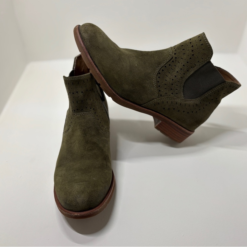 Sofft Barina Olive Suede Ankle Boots Women’s Size 9.5M Leather Perforated Boots - Picture 4 of 8